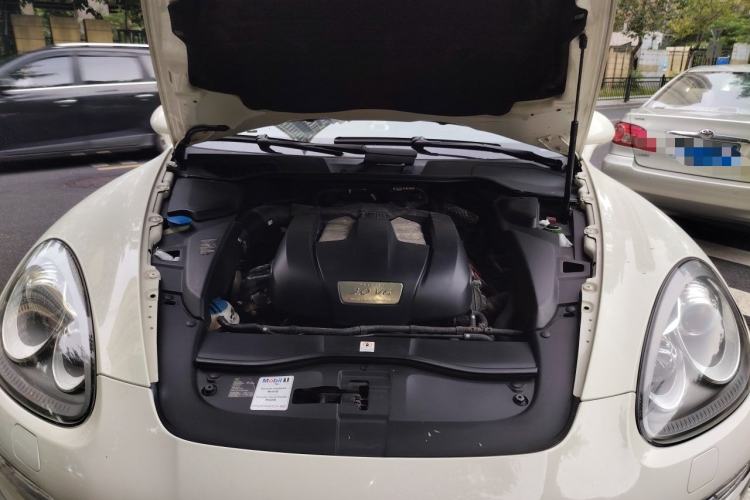 Used Porsche Cayenne 2011 Cayenne 3.0T Engine Bay