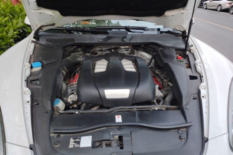 Used Porsche Cayenne 2011 Cayenne 3.0T Engine Bay