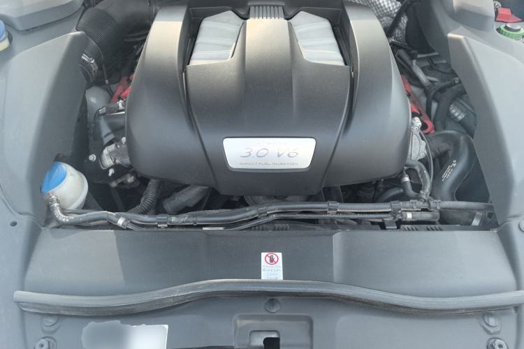 Used Porsche Cayenne 2011 Cayenne 3.0T Engine Bay