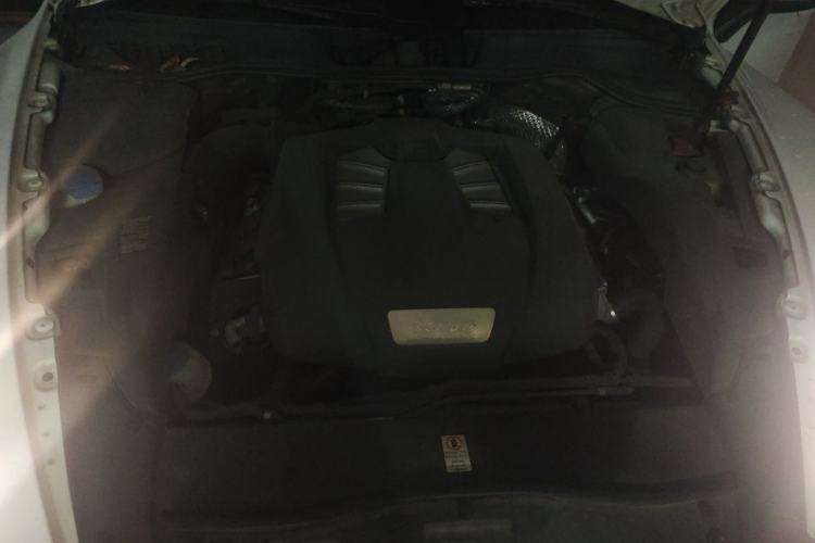 Used Porsche Cayenne 2011 Cayenne 3.0T Engine Bay