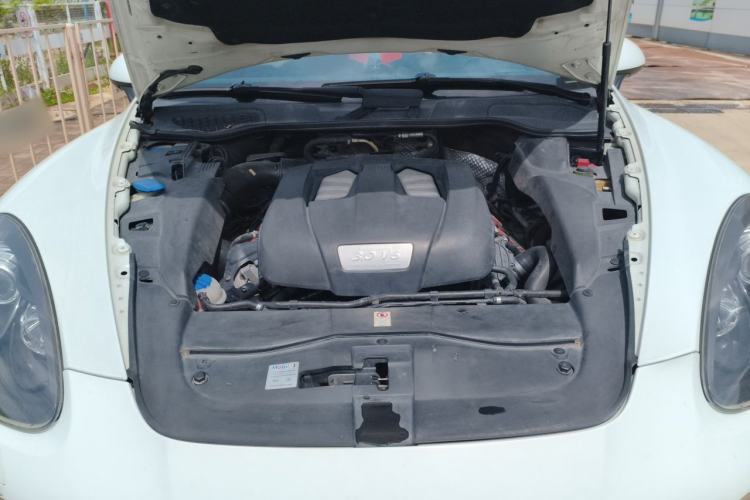 Used Porsche Cayenne 2011 Cayenne 3.0T Engine Bay