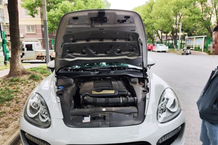 Used Porsche Cayenne 2011 3.6L automatic transmission U.S. specification Engine Bay
