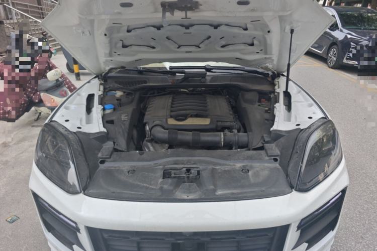 Used Porsche Cayenne 2011 3.6L automatic transmission U.S. specification Engine Bay