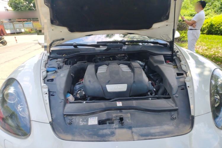 Used Porsche Cayenne 2011 Cayenne 3.0T Engine Bay