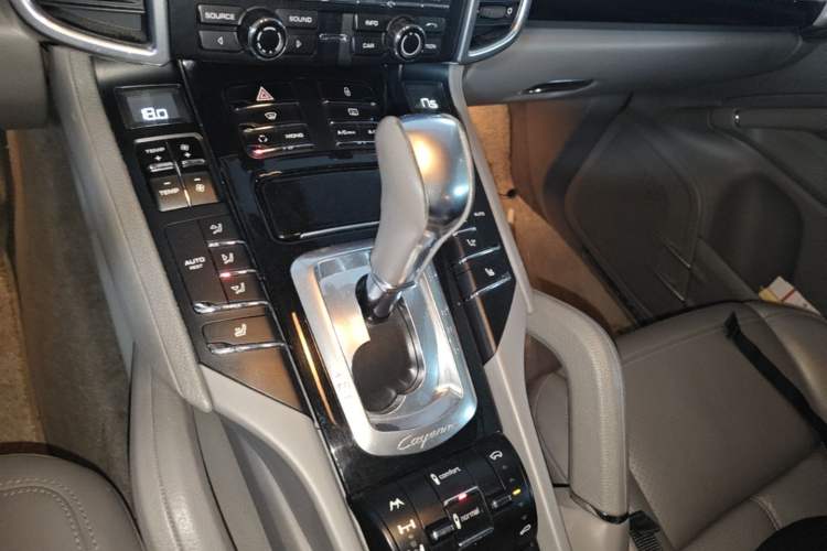 Used Porsche Cayenne 2011 Cayenne 3.0T Gear Lever