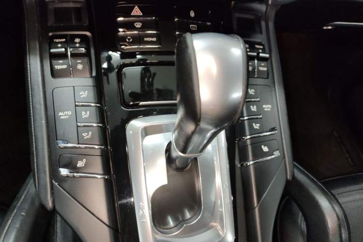 Used Porsche Cayenne 2011 Cayenne 3.0T Gear Lever