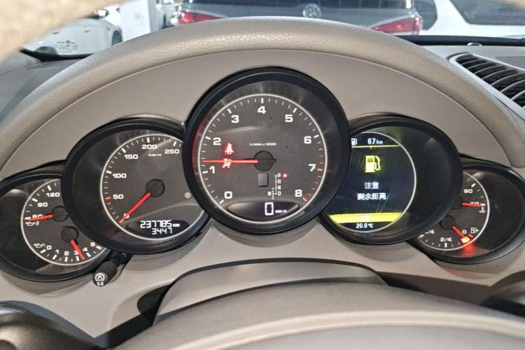 Used Porsche Cayenne 2011 Cayenne 3.0T Instrument Cluster