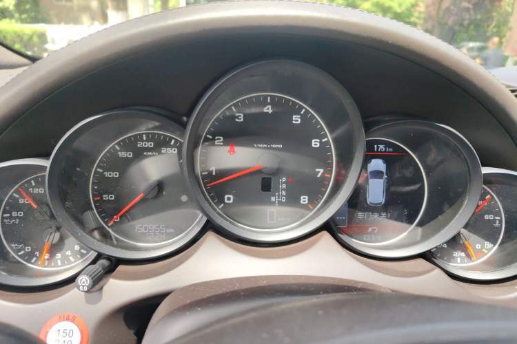 Used Porsche Cayenne 2011 Cayenne 3.0T Instrument Cluster