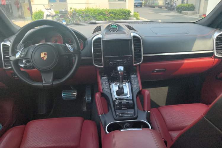 Used Porsche Cayenne 2011 Cayenne 3.0T Interior 2
