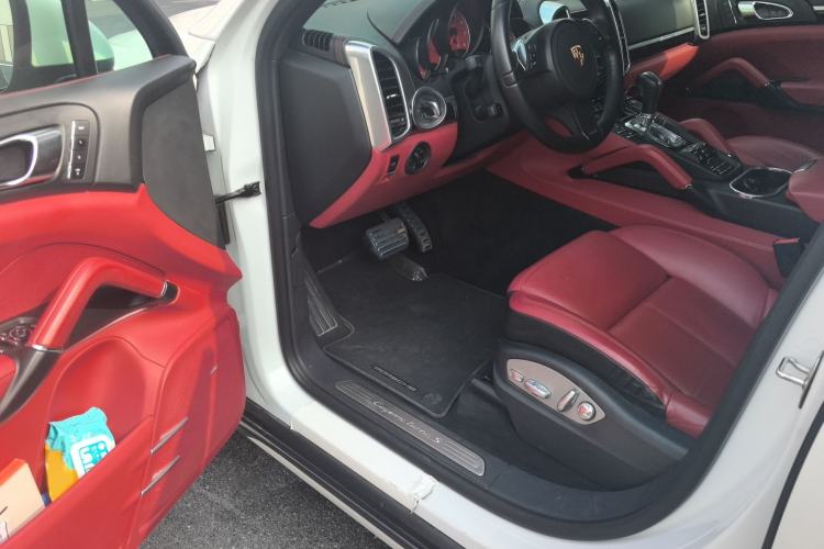 Used Porsche Cayenne 2011 Cayenne 3.0T Interior 3