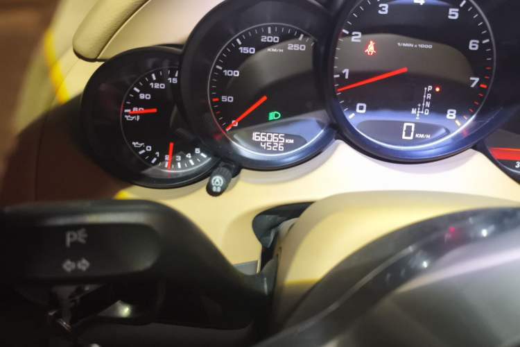 Used Porsche Cayenne 2011 Cayenne 3.0T Odometer Close Up