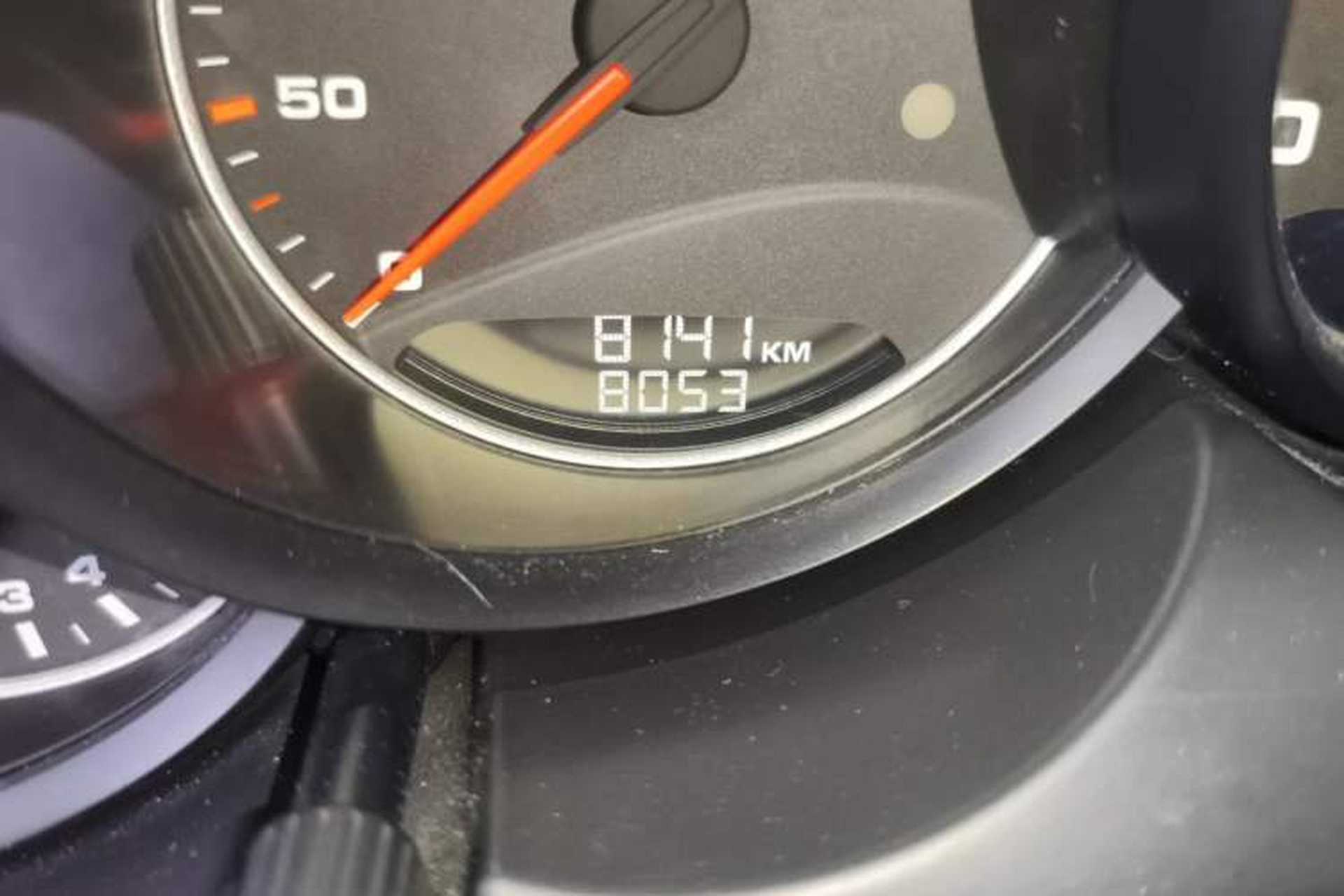 Used Porsche Cayenne 2011 Cayenne 3.0T Odometer Close Up