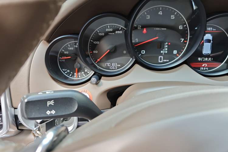Used Porsche Cayenne 2011 Cayenne 3.0T Odometer Close Up