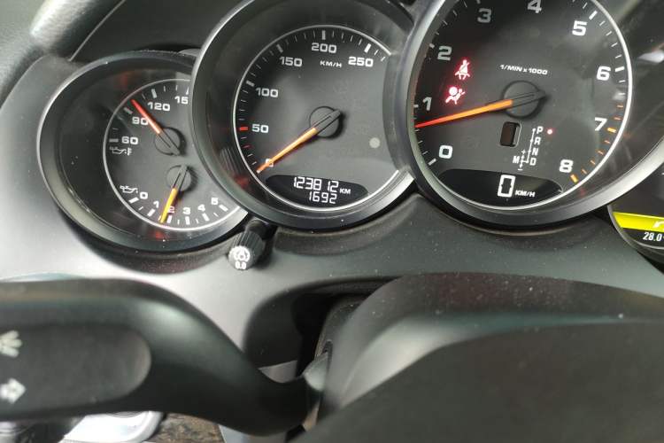 Used Porsche Cayenne 2011 Cayenne 3.0T Odometer Close Up