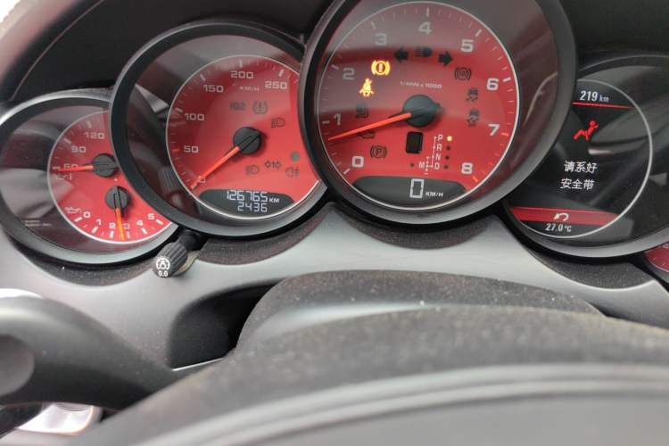Used Porsche Cayenne 2011 Cayenne 3.0T Odometer Close Up