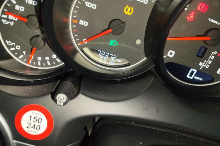 Used Porsche Cayenne 2011 Cayenne 3.0T Odometer Close Up