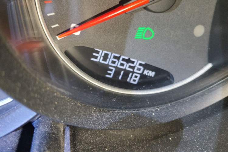 Used Porsche Cayenne 2011 Cayenne 3.0T Odometer Close Up