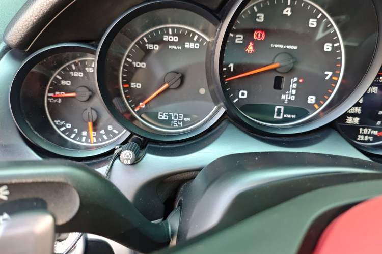 Used Porsche Cayenne 2011 Cayenne 3.0T Odometer Close Up
