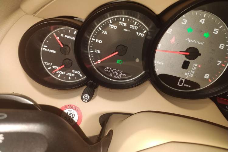 Used Porsche Cayenne 2011 Cayenne S Hybrid 3.0T Odometer Close Up
