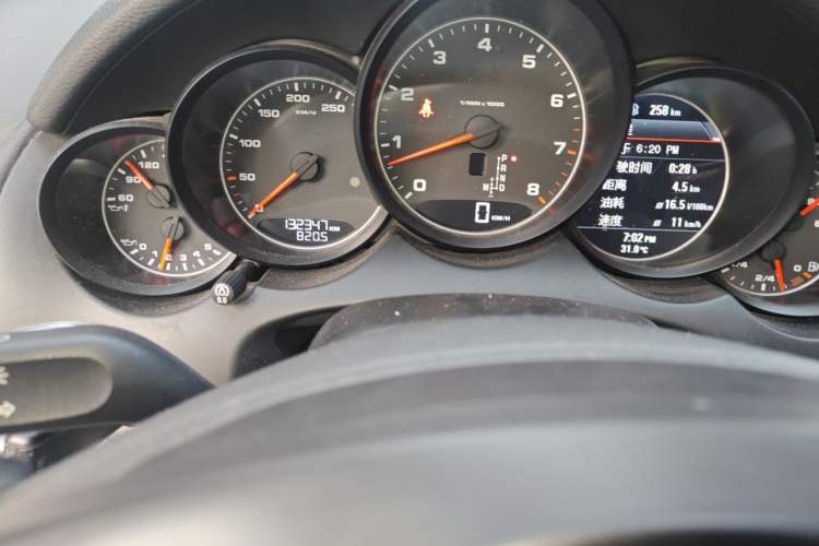 Used Porsche Cayenne 2011 Cayenne 3.0T Odometer Close Up