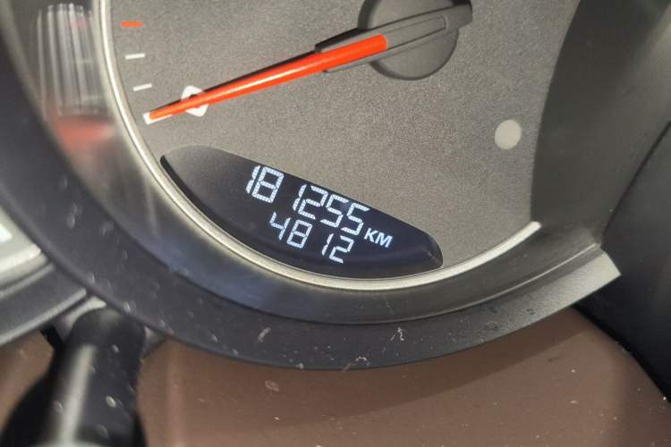 Used Porsche Cayenne 2011 Cayenne 3.0T Odometer Close Up