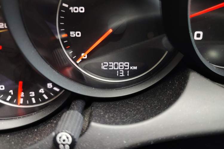 Used Porsche Cayenne 2011 Cayenne 3.0T Odometer Close Up