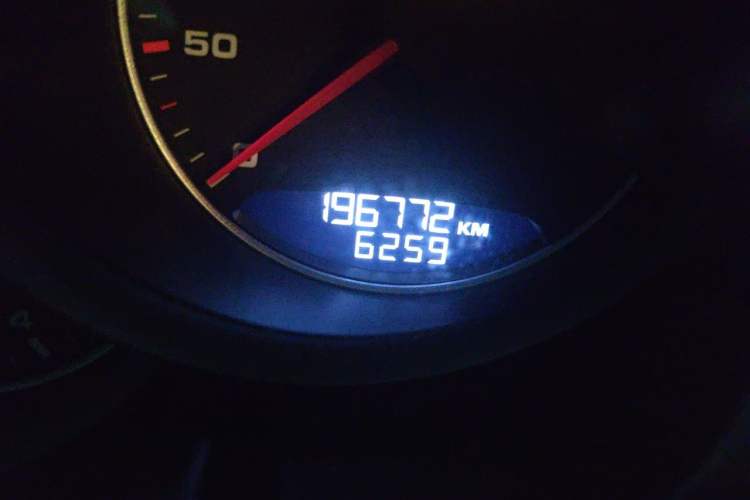 Used Porsche Cayenne 2011 Cayenne 3.0T Odometer Close Up
