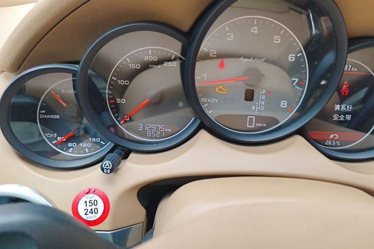 Used Porsche Cayenne 2011 Cayenne S Hybrid 3.0T Odometer Close Up