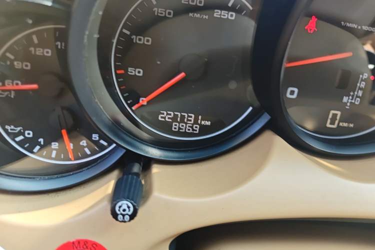 Used Porsche Cayenne 2011 Cayenne 3.0T Odometer Close Up
