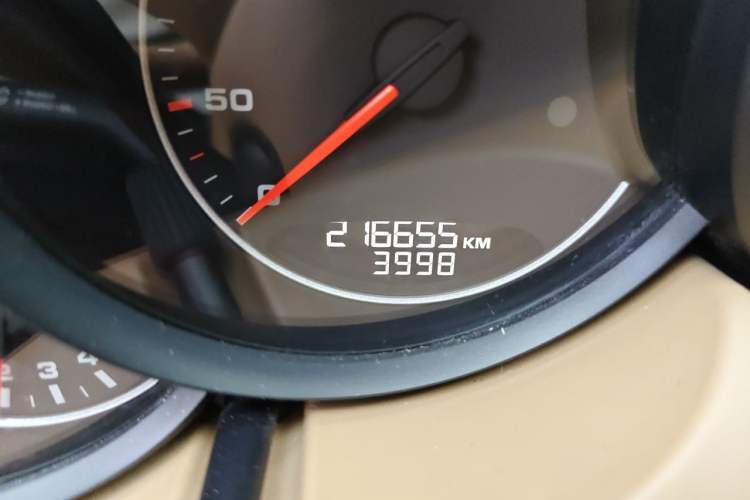 Used Porsche Cayenne 2011 Cayenne 3.0T Odometer Close Up