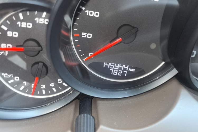 Used Porsche Cayenne 2011 Cayenne 3.0T Odometer Close Up