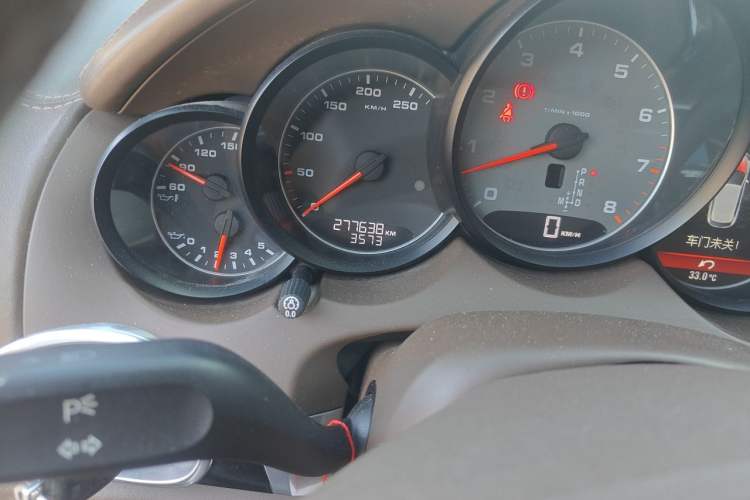 Used Porsche Cayenne 2011 Cayenne S 4.8L Odometer Close Up