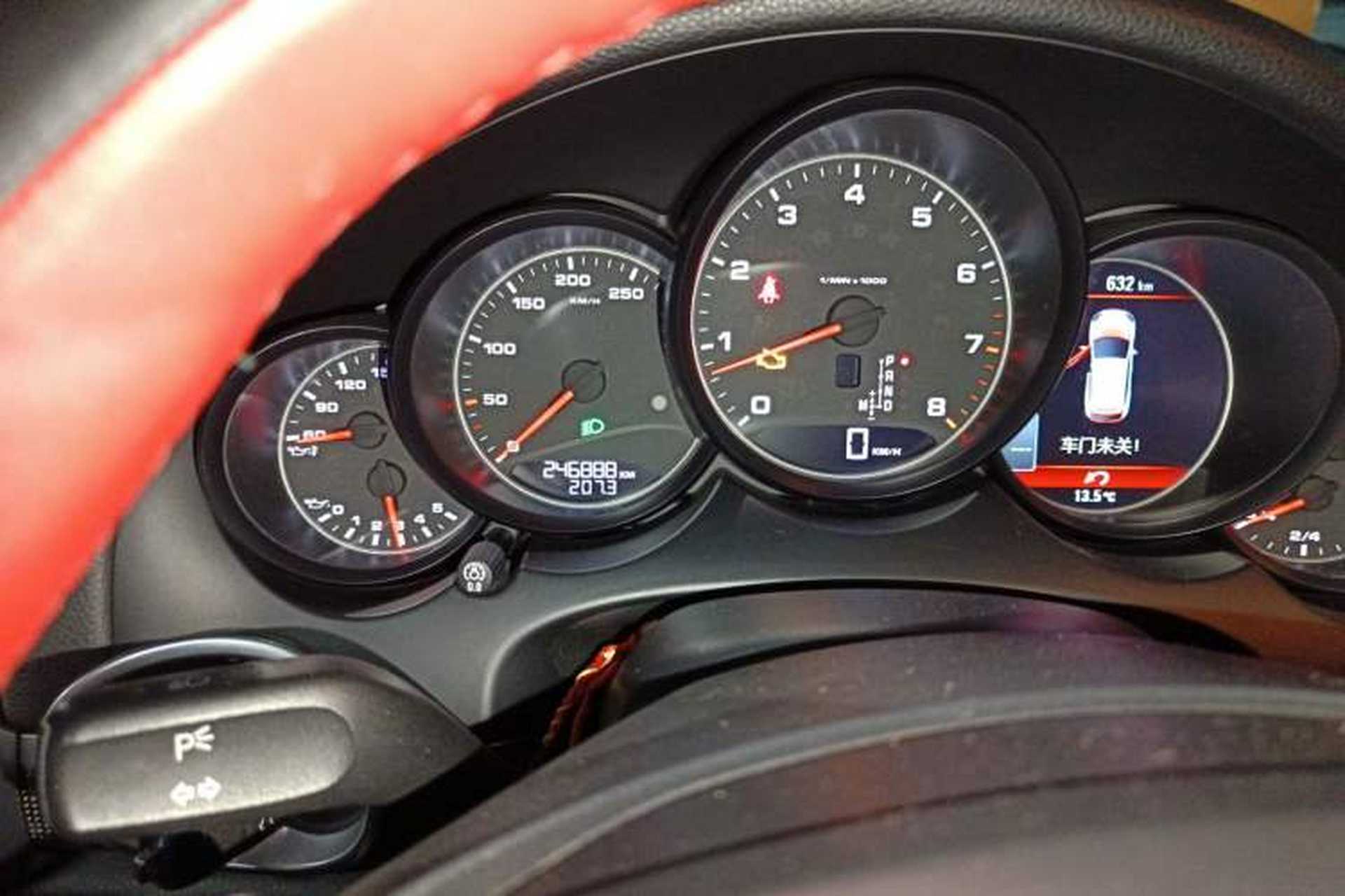 Used Porsche Cayenne 2011 Cayenne 3.0T Odometer Close Up