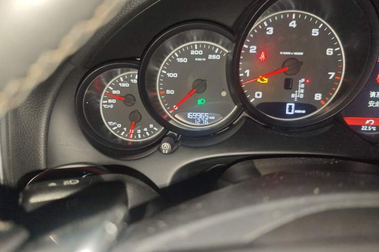 Used Porsche Cayenne 2011 Cayenne 3.0T Odometer Close Up