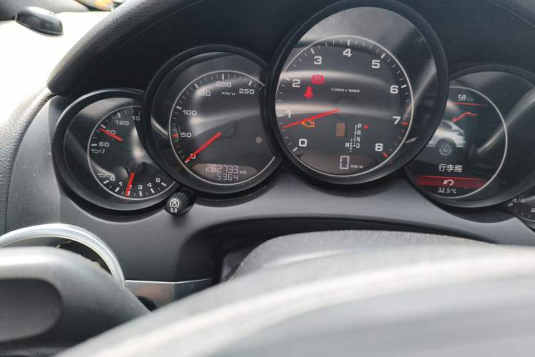 Used Porsche Cayenne 2011 Cayenne 3.0T Odometer Close Up