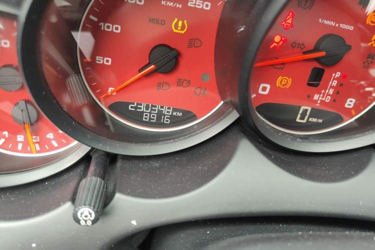 Used Porsche Cayenne 2011 Cayenne 3.0T Odometer Close Up