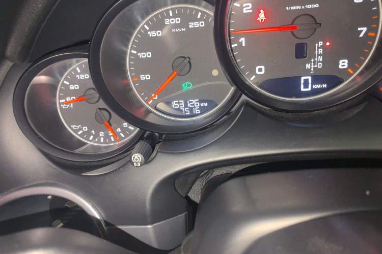 Used Porsche Cayenne 2011 Cayenne 3.0T Odometer Close Up