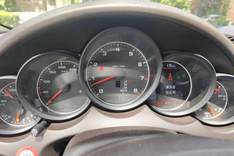 Used Porsche Cayenne 2011 Cayenne 3.0T Odometer Close Up