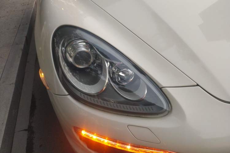 Used Porsche Cayenne 2011 Cayenne S Hybrid 3.0T Right Front Headlight