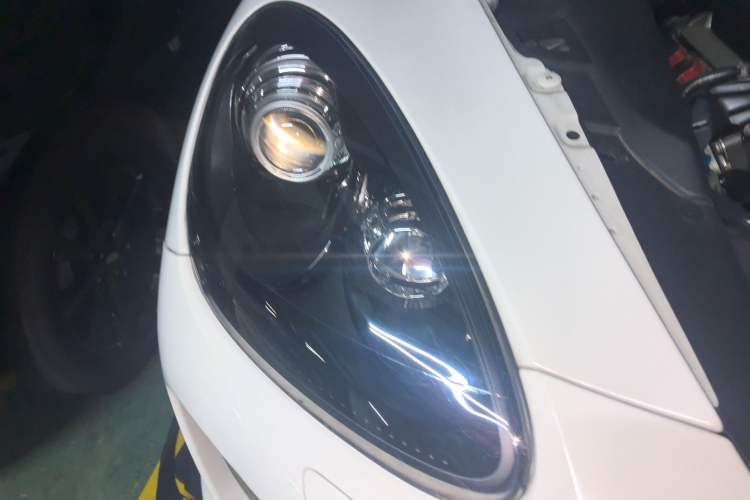 Used Porsche Cayenne 2011 Cayenne 3.0T Right Front Headlight