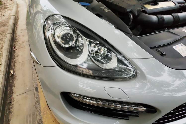Used Porsche Cayenne 2011 3.6L automatic transmission U.S. specification Right Front Headlight