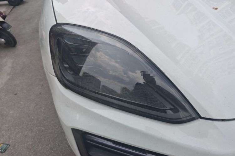 Used Porsche Cayenne 2011 3.6L automatic transmission U.S. specification Right Front Headlight