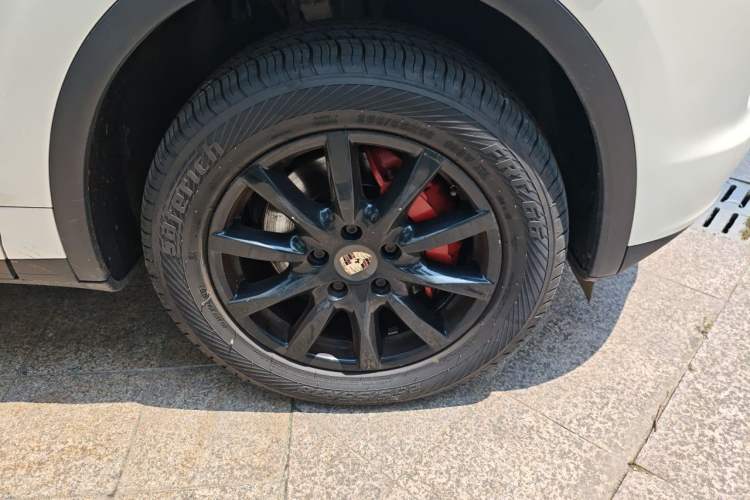 Used Porsche Cayenne 2011 Cayenne 3.0T Right Front Wheel Hub