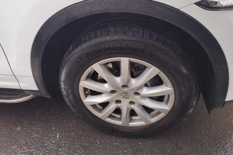 Used Porsche Cayenne 2011 Cayenne 3.0T Right Front Wheel Hub