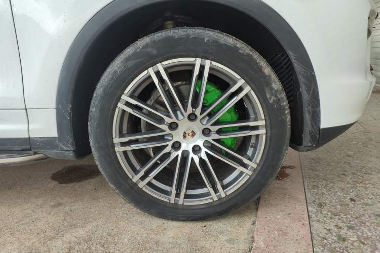 Used Porsche Cayenne 2011 Cayenne 3.0T Right Front Wheel Hub