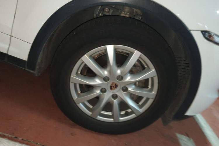 Used Porsche Cayenne 2011 Cayenne 3.0T Right Front Wheel Hub