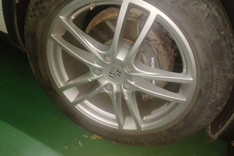 Used Porsche Cayenne 2011 Cayenne 3.0T Right Front Wheel Hub
