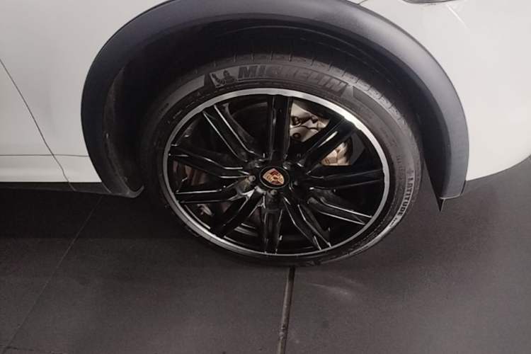 Used Porsche Cayenne 2011 Cayenne S 4.8L Right Front Wheel Hub