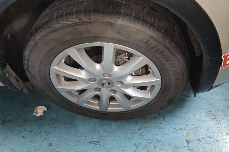 Used Porsche Cayenne 2011 Cayenne 3.0T Right Front Wheel Hub
