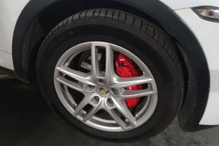 Used Porsche Cayenne 2011 Cayenne 3.0T Right Front Wheel Hub
